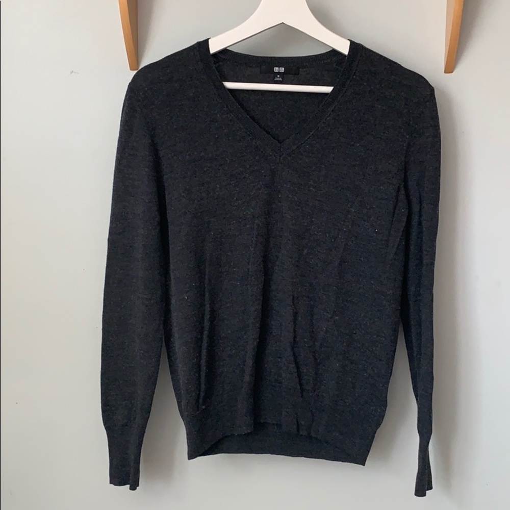 Uni Qlo gray sweater
